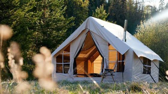 Durable Waterproof Polyester Inflatable Air Tent with Quick Inflation and Stove-Ready Chimney Port for Outdoor Camping