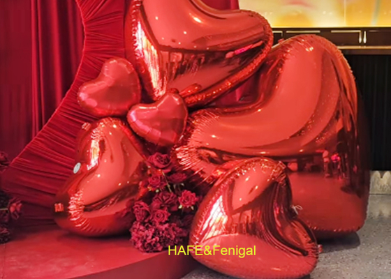 Herzförmige rosa oder rote Spiegelballons für Valentinstag, Jubiläumsfeiern
