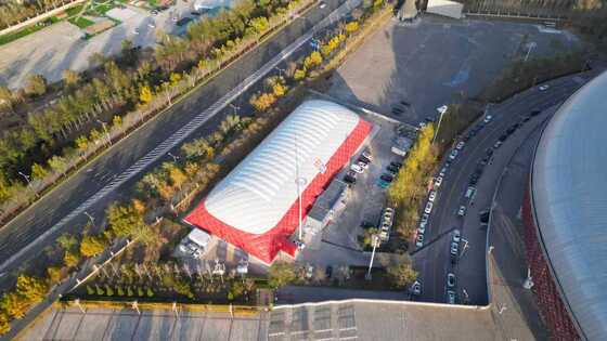 AirBrother 30×50m luftgestützte Membran-Halle – 1.500m² modulare Kuppellösung